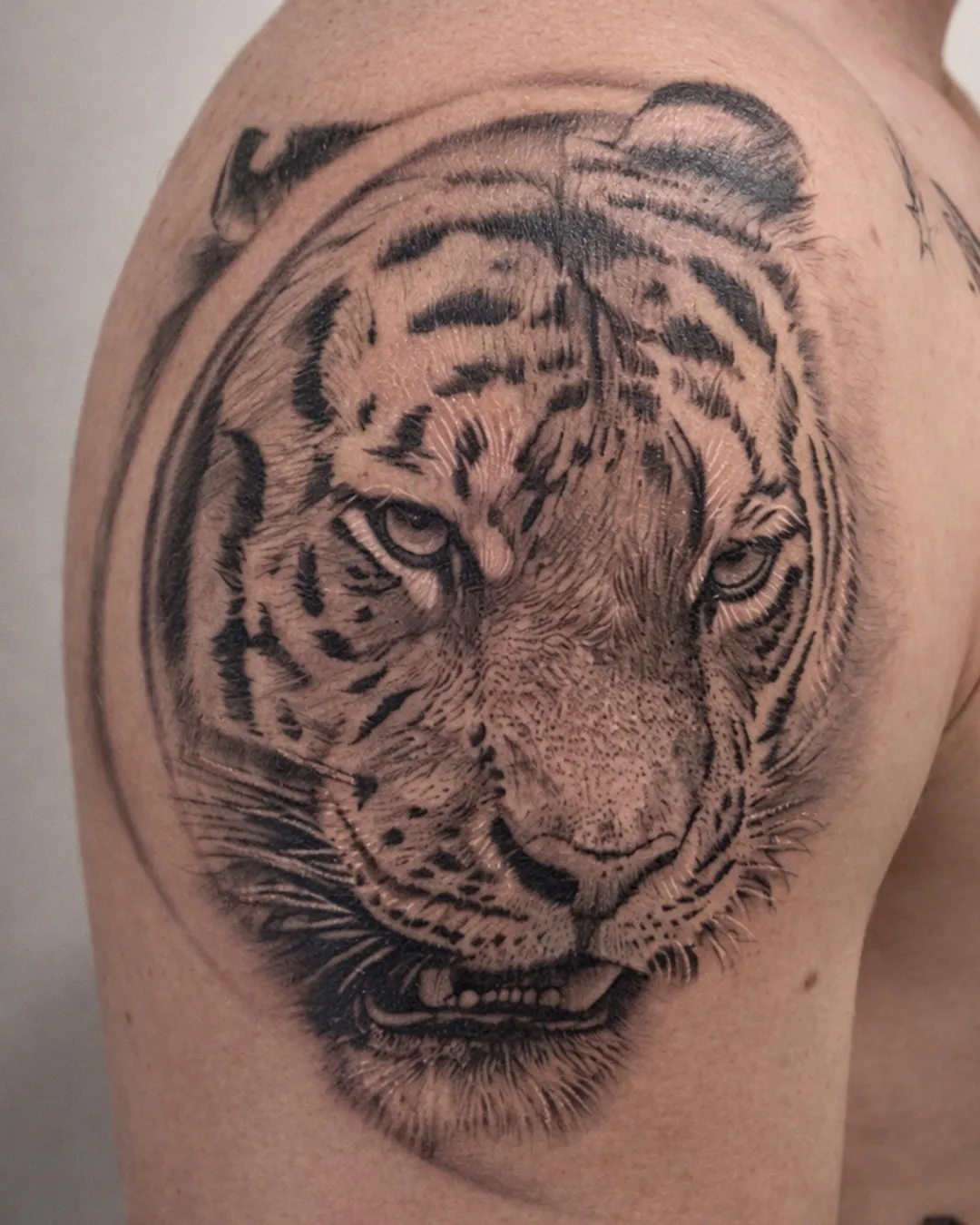 Tatouage par Jordan JM, tatoueur à Saint-Denis